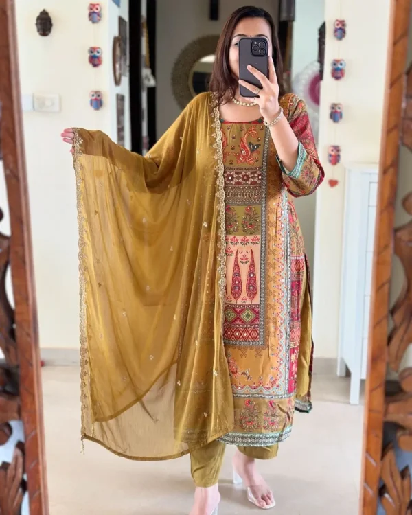 সব্যসাচী প্রিন্টেড কামিজ সেট - Image 3