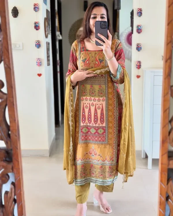 সব্যসাচী প্রিন্টেড কামিজ সেট