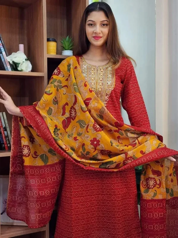 আন স্টিচড থ্রি পিস - Image 4